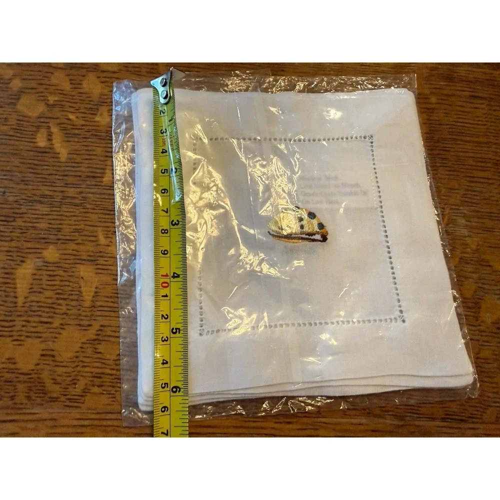 NEW Embroidered Seashell Oceanside Napkins 6